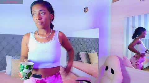 Snapshot of rebeca_cortez1 chatting on 01.13.25 I invite you to my birthday on November 3th online show from 01.13.25
