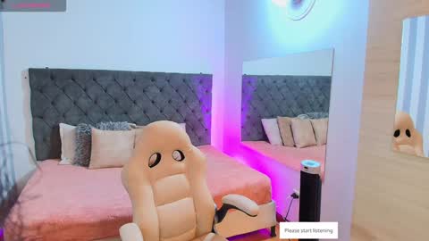 Snapshot of rebeca_cortez1 chatting on 01.18.25 I invite you to my birthday on November 3th online show from 01.18.25