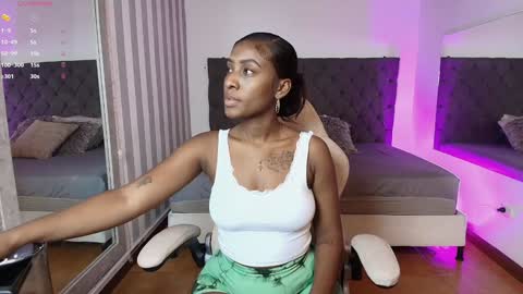 Snapshot of rebeca_cortez1 chatting on 02.03.25 I invite you to my birthday on November 3th online show from 02.03.25