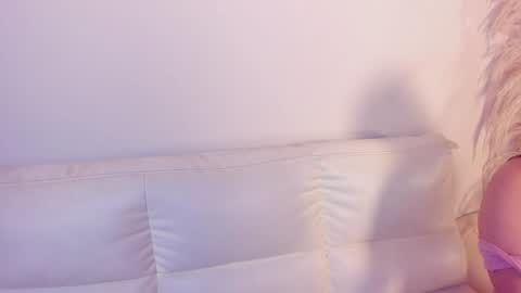 Snapshot of rebeca_williams_ chatting on 02.01.25 Rebeca Williams online show from 02.01.25