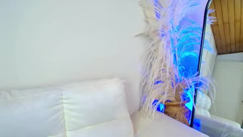 Snapshot of rebeca_williams_ chatting on 02.18.25 Rebeca Williams online show from 02.18.25
