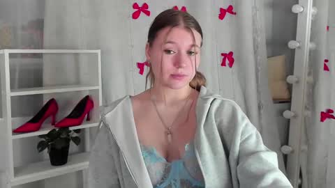 Snapshot of rebecca_____ chatting on 01.10.25 rebecca_____ online show from 01.10.25