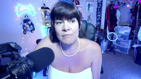 Snapshot of rebeccalovexxx chatting on 11.28.25 Rebecca Love online show from 11.28.25