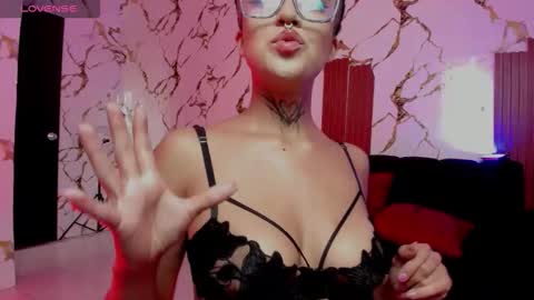 Snapshot of rebeka_baker chatting on 10.10.25 REBEKA online show from 10.10.25
