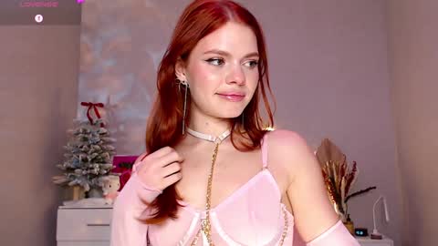 Snapshot of red__candy chatting on 12.30.24 red__candy online show from 12.30.24