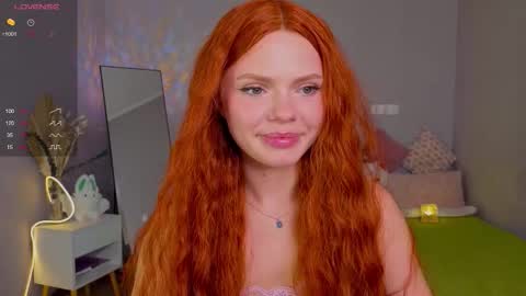 Snapshot of red__candy chatting on 09.15.25 red__candy online show from 09.15.25