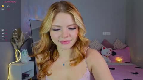 Snapshot of red__candy chatting on 09.23.25 red__candy online show from 09.23.25