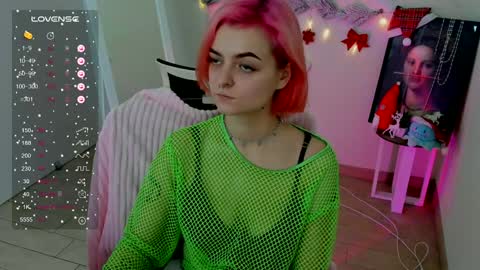 Snapshot of red_bestie_ chatting on 12.13.24 Bestie online show from 12.13.24