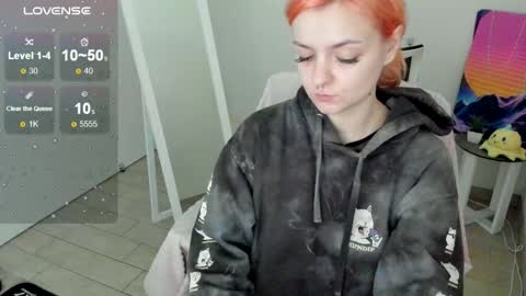 Snapshot of red_bestie_ chatting on 10.19.25 Bestie online show from 10.19.25