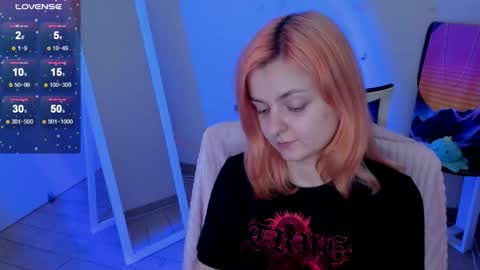 Snapshot of red_bestie_ chatting on 11.21.25 Bestie online show from 11.21.25