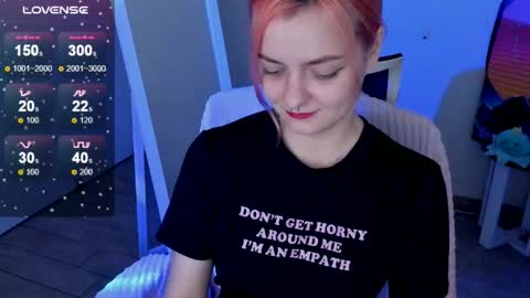 Snapshot of red_bestie_ chatting on 11.22.25 Bestie online show from 11.22.25