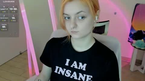 Snapshot of red_bestie_ chatting on 12.18.25 Bestie online show from 12.18.25