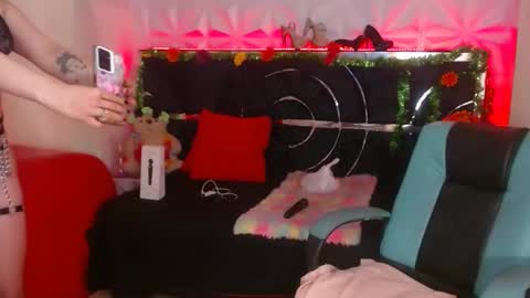 Snapshot of red_moon_1 chatting on 02.02.25 Luna online show from 02.02.25