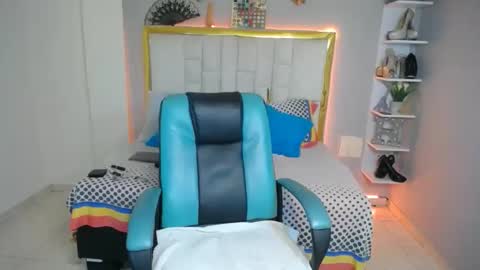 Lunaaaaa online show from 04.17.26