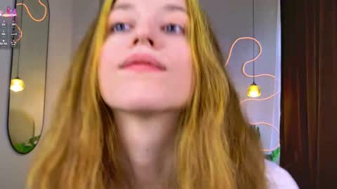 Snapshot of red_summers_bunny_ chatting on 10.03.25 Helen online show from 10.03.25