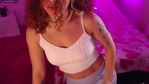 red_velvett0 online show from 10.25.25