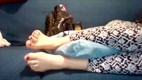 Snapshot of redatelier69 chatting on 12.18.25 RedAtelier69 online show from 12.18.25