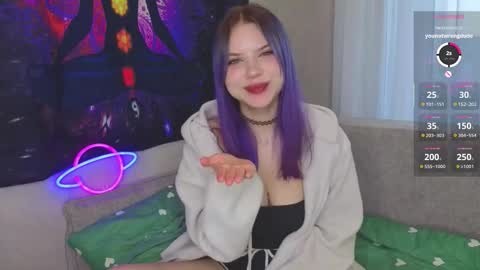 Snapshot of redbullvibe chatting on 09.25.25 Mia online show from 09.25.25