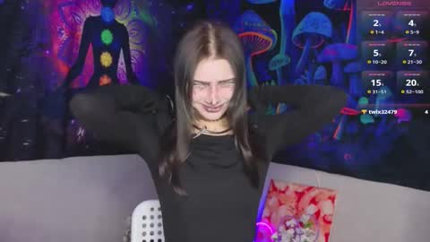 Snapshot of redbullvibe chatting on 10.31.25 Mia online show from 10.31.25