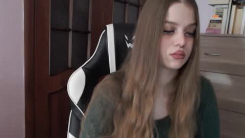 Lily online show from 12.04.25