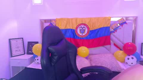 Snapshot of redhotter_ chatting on 06.25.26 Lili Lopez online show from 06.25.26