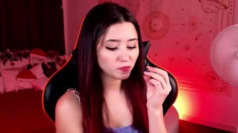 Snapshot of redmidnight_ chatting on 12.05.25 Kiara online show from 12.05.25