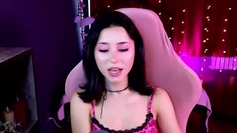 Snapshot of redmidnight_ chatting on 05.28.26 Kiara online show from 05.28.26