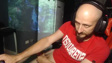 Snapshot of redragonwolf chatting on 10.01.25 redra online show from 10.01.25