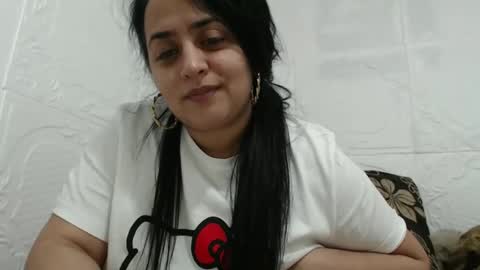 Snapshot of reeapassion chatting on 01.06.25 Reea online show from 01.06.25