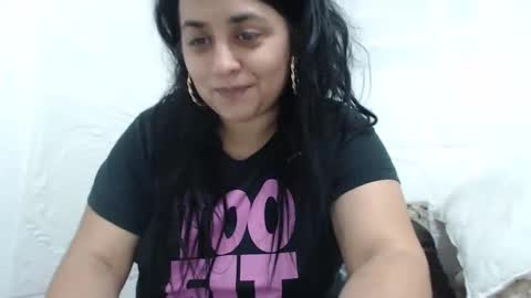 Snapshot of reeapassion chatting on 11.30.25 Reea online show from 11.30.25