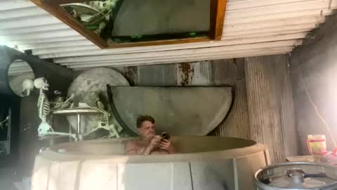 Lee online show from 04.12.26