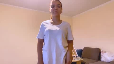 Snapshot of reginelawary chatting on 10.23.25 Regin online show from 10.23.25