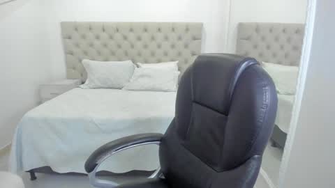 Snapshot of reichelcloe chatting on 12.27.24 Reichel online show from 12.27.24