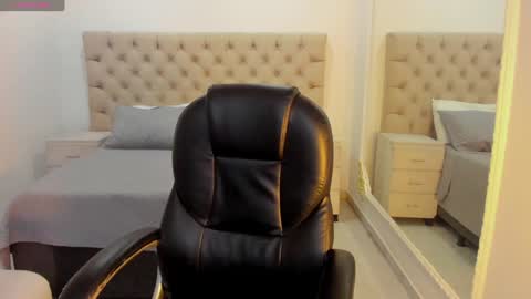 Snapshot of reichelcloe chatting on 01.05.25 Reichel online show from 01.05.25