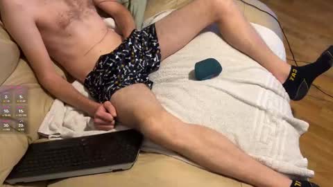 Snapshot of reikerisback chatting on 10.12.25 reikerisback online show from 10.12.25