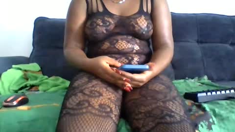 Snapshot of remmy_luna chatting on 06.17.26 Remmy luna online show from 06.17.26