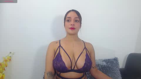 renatabrownn28 online show from 04.18.26