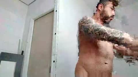 Snapshot of renatocavedon1 chatting on 10.29.25 renatocavedon1 online show from 10.29.25