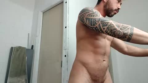 Snapshot of renatocavedon1 chatting on 10.30.25 renatocavedon1 online show from 10.30.25