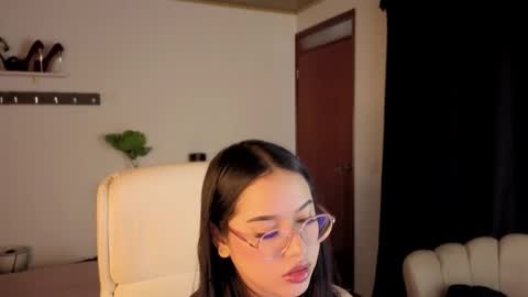 renaxi_smith online show from 10.19.25