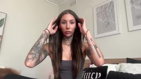Snapshot of reneeafterdark chatting on 10.23.25 Renee x online show from 10.23.25