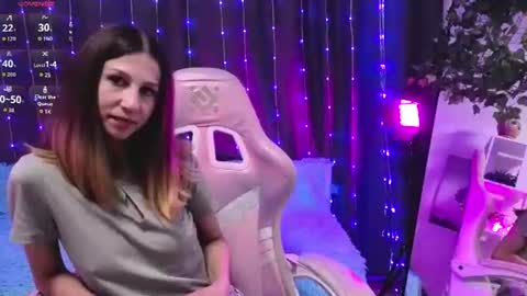 Snapshot of renettaschmeling chatting on 06.25.26 Christina online show from 06.25.26