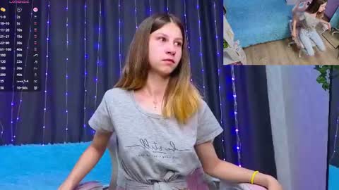 Snapshot of renettaschmeling chatting on 07.21.26 Christina online show from 07.21.26