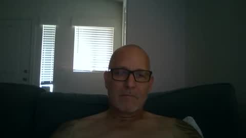 Snapshot of renewaz chatting on 04.25.26 Renewaz online show from 04.25.26