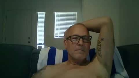 Snapshot of renewaz chatting on 05.17.26 Renewaz online show from 05.17.26