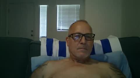 Snapshot of renewaz chatting on 05.18.26 Renewaz online show from 05.18.26