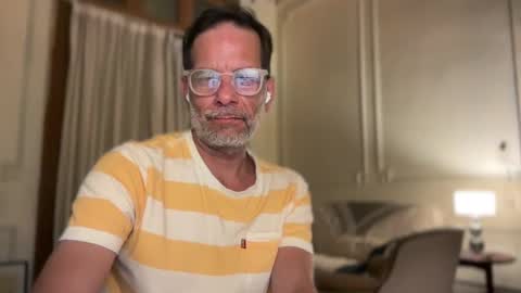 Snapshot of revoiralynch chatting on 01.04.25 SonnyXXX online show from 01.04.25