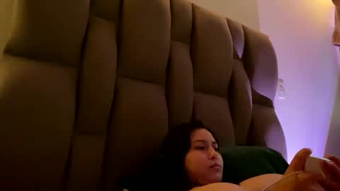 Rexa y blade  online show from 10.15.25