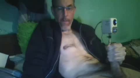 reyes_albert2006 online show from 12.14.25