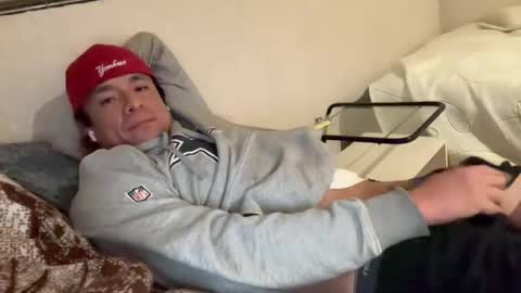 Snapshot of reyintrolp chatting on 11.19.25 reyintrolp online show from 11.19.25